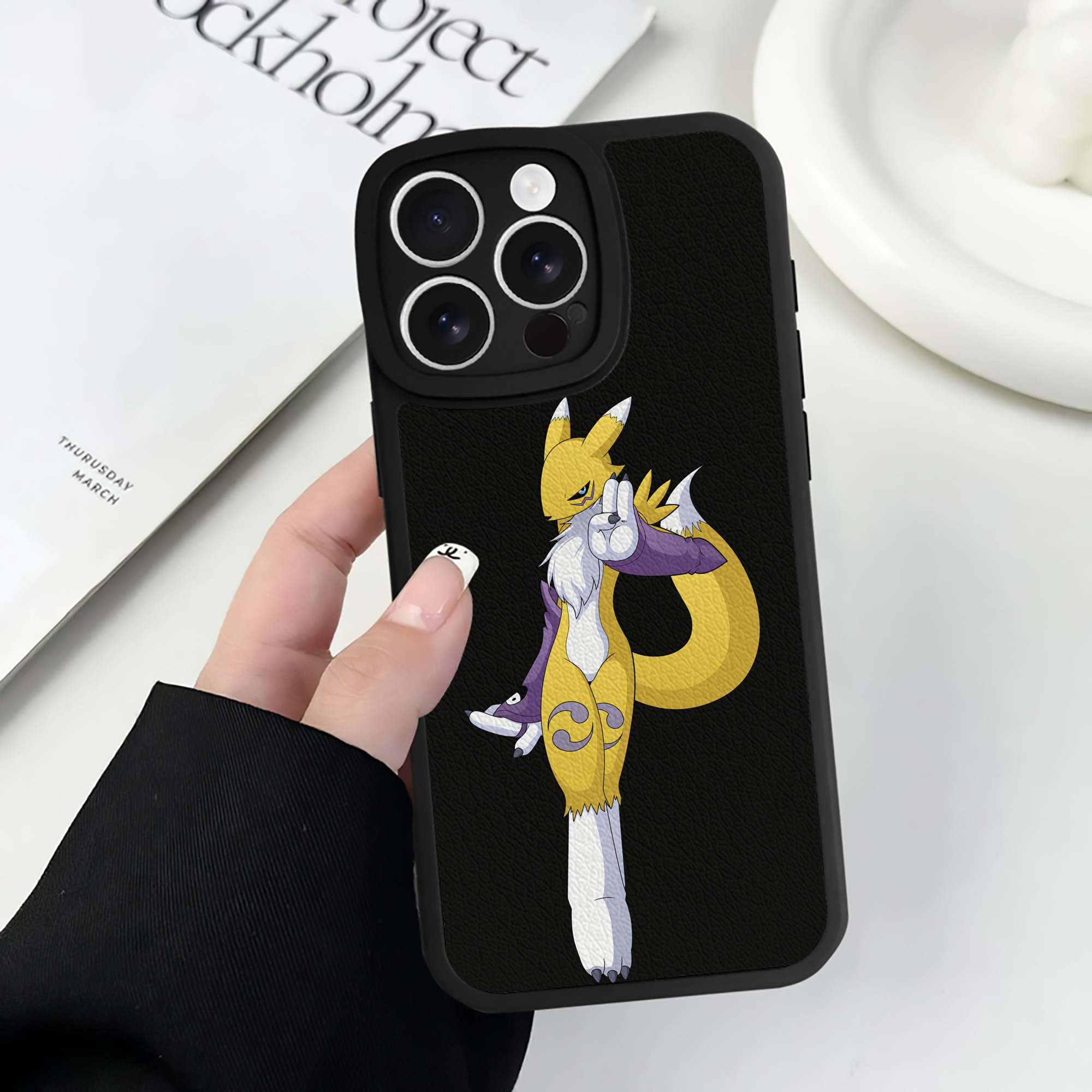 （画像用） Digimon デジタルモンスター/デジモン 【iPhone 16シリーズ対応】シリコンスマホケース（レザー調） 材質：シリコン
